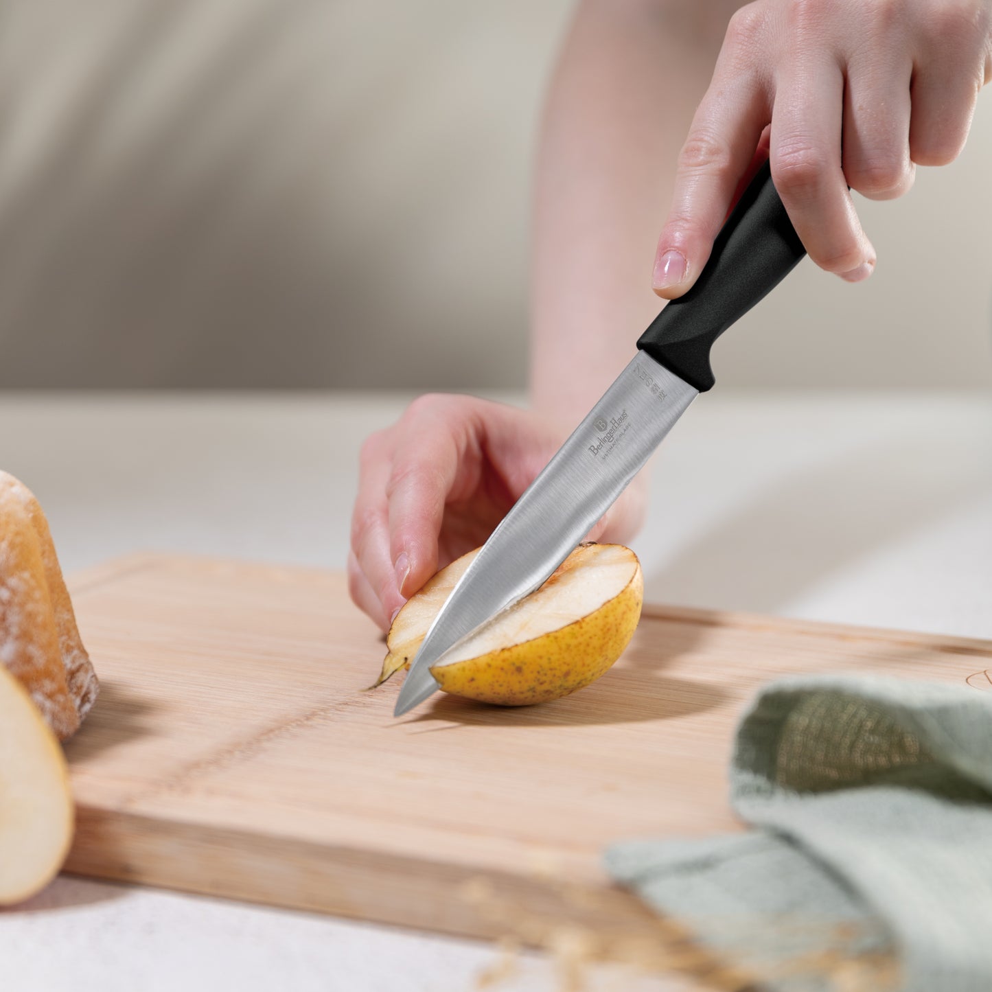Berlinger Haus Svart Knivset med Bambuskärbräda