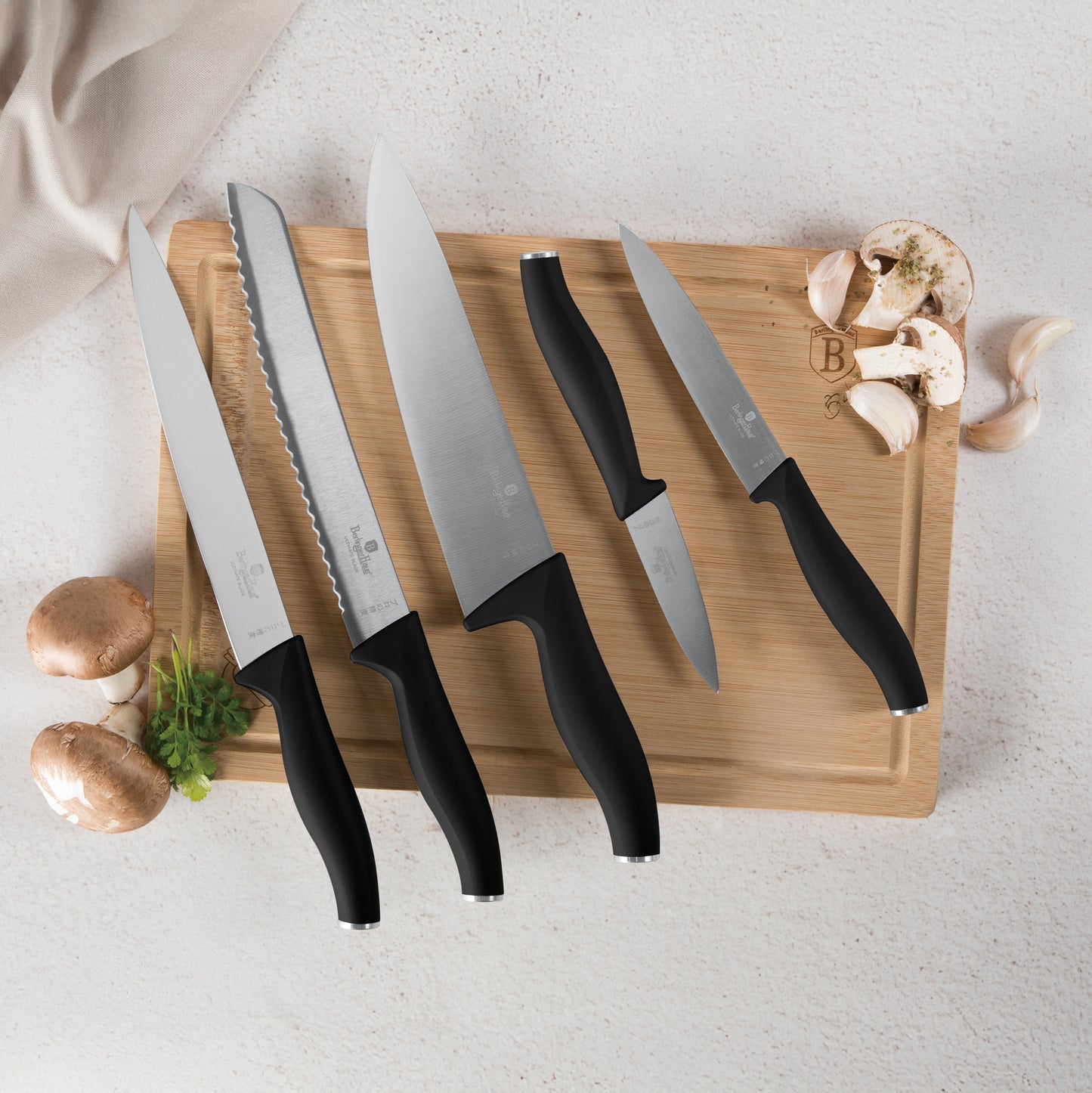 Berlinger Haus Svart Knivset med Bambuskärbräda